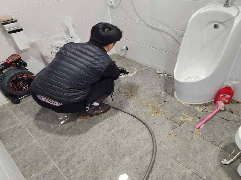 판교 소변기막힘 작업사례 11